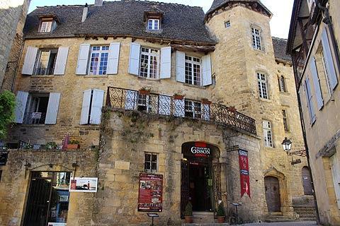 Manoir de Gisson entrance