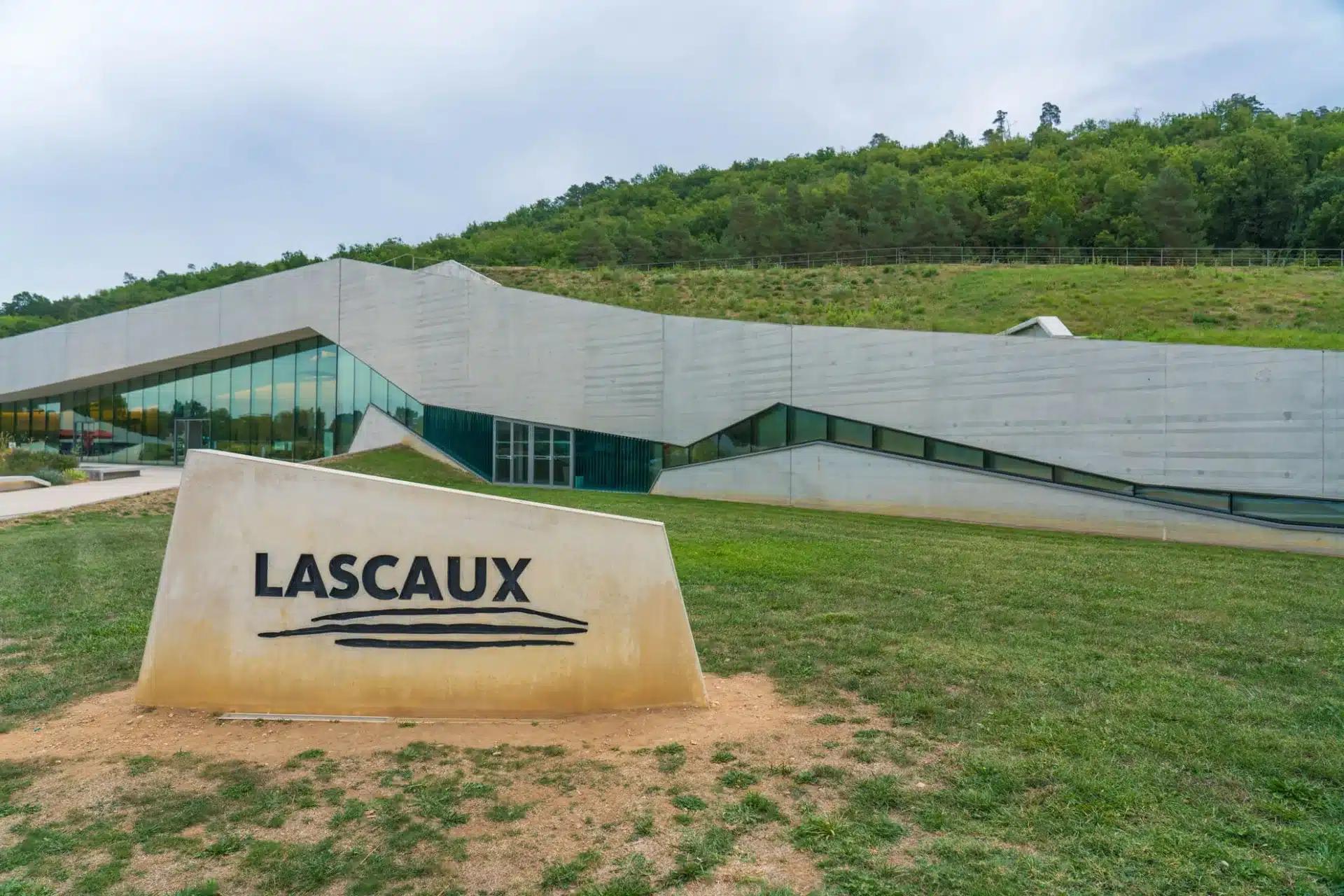 Façade du centre Lascaux IV